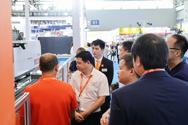 小型注塑機的塑料材料選擇有哪些考慮因素你知道嗎？